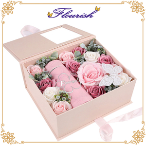 Scatola d'imballaggio del regalo del fiore di proposta di giorno di biglietti di S. Valentino di colore rosa con la finestra